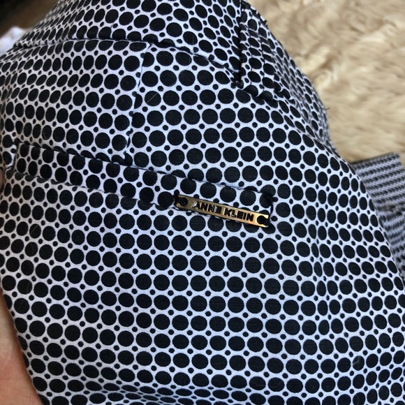 Classic Anne Klein size 10 black and white shorts - Picture 6 of 10